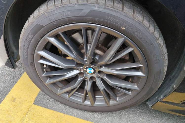Used BMW 3 Series 2024 330i M Sport Night Edition Package Left Front Wheel Hub