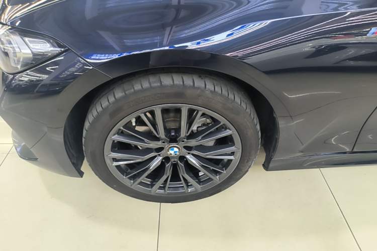 Used BMW 3 Series 2024 325i M Sport Night Edition Package Left Front Wheel Hub