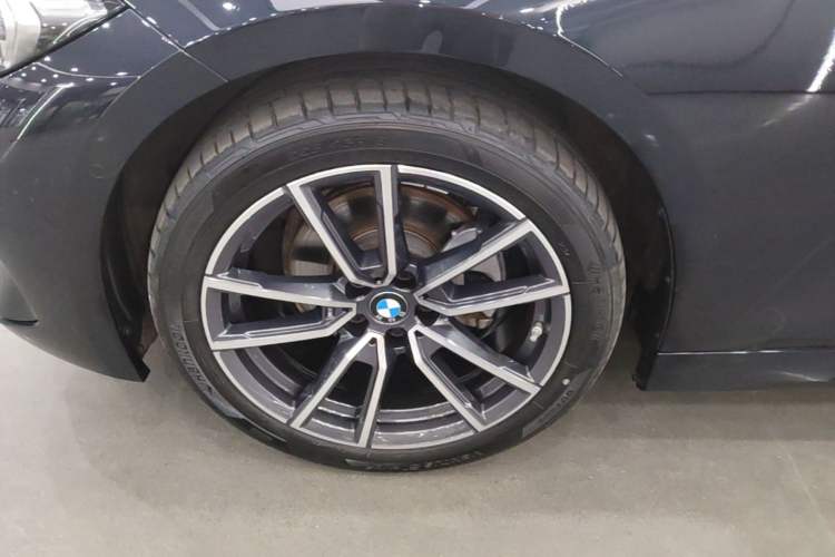 Used BMW 3 Series 2024 325Li M Sport Package Left Front Wheel Hub