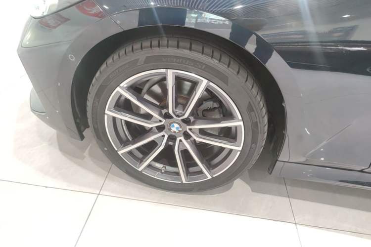 Used BMW 3 Series 2024 325Li M Sport Package Left Front Wheel Hub