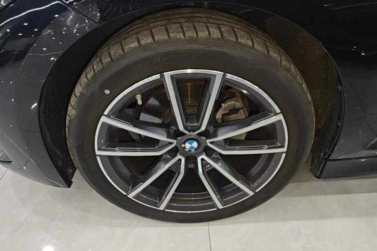 Used BMW 3 Series 2024 325Li M Sport Package Left Front Wheel Hub