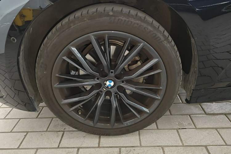 Used BMW 3 Series 2024 325Li M Sport Night Edition Package Left Front Wheel Hub