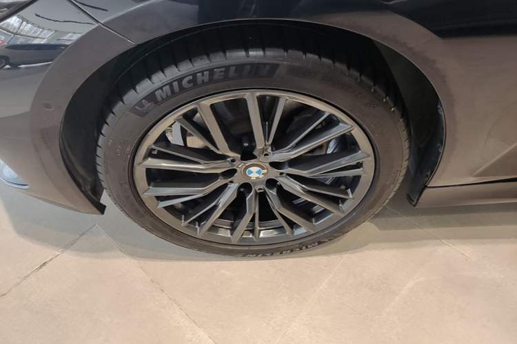 Used BMW 3 Series 2024 325Li M Sport Night Edition Package Left Front Wheel Hub
