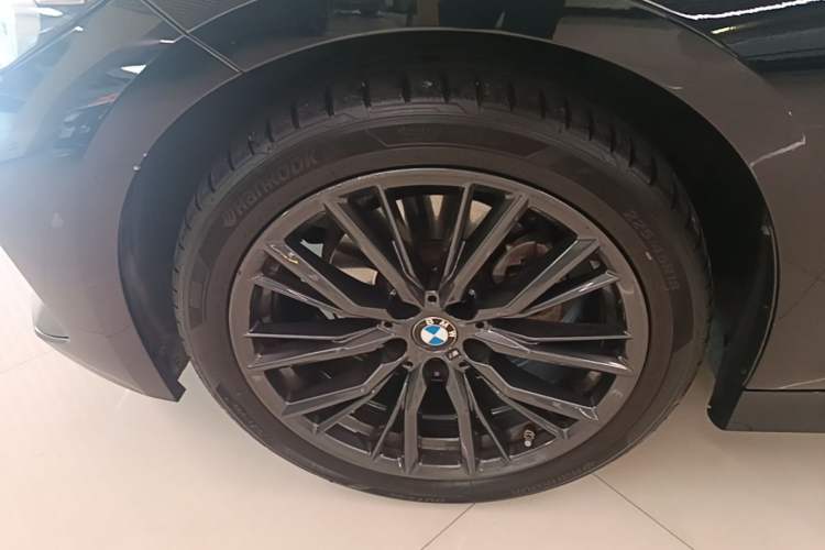 Used BMW 3 Series 2024 325Li M Sport Night Edition Package Left Front Wheel Hub