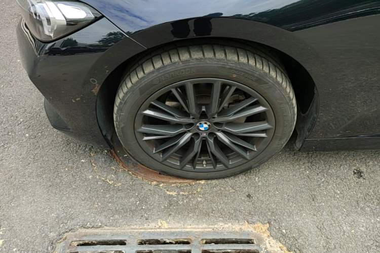 Used BMW 3 Series 2024 325Li M Sport Night Edition Package Left Front Wheel Hub
