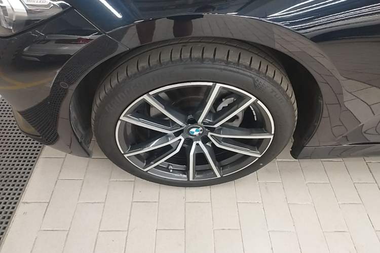 Used BMW 3 Series 2024 325Li M Sport Package Left Front Wheel Hub