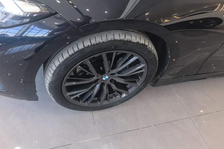 Used BMW 3 Series 2024 325Li M Sport Night Edition Package Left Front Wheel Hub