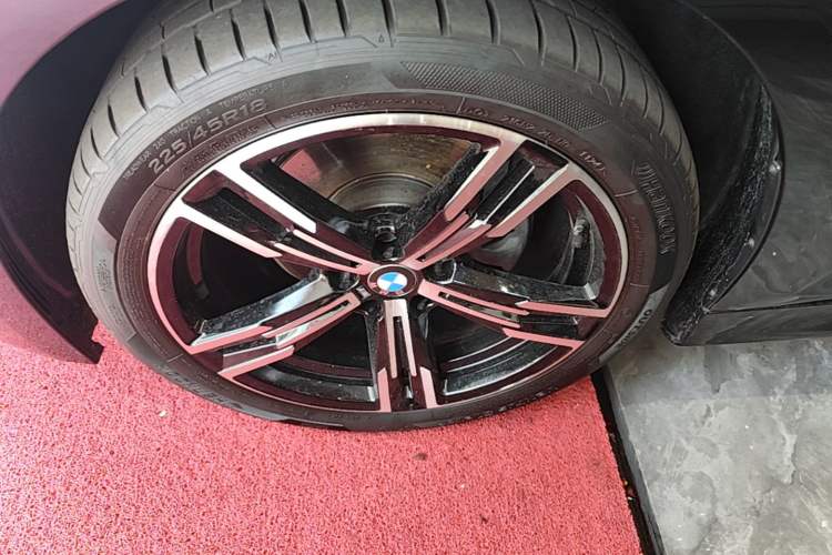 Used BMW 3 Series 2024 325i M Sport Package Left Front Wheel Hub