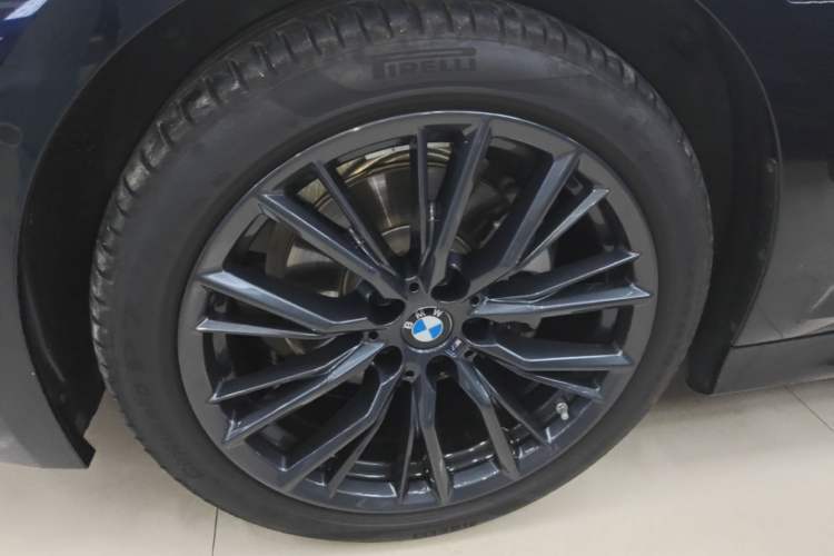 Used BMW 3 Series 2024 325i M Sport Night Edition Package Left Front Wheel Hub