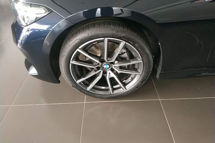 Used BMW 3 Series 2024 325Li M Sport Package Left Front Wheel Hub