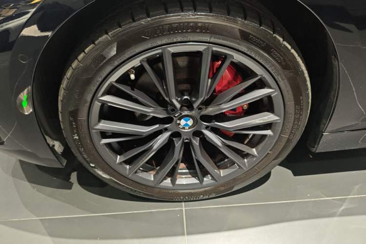 Used BMW 3 Series 2024 325Li M Sport Night Edition Package Left Front Wheel Hub