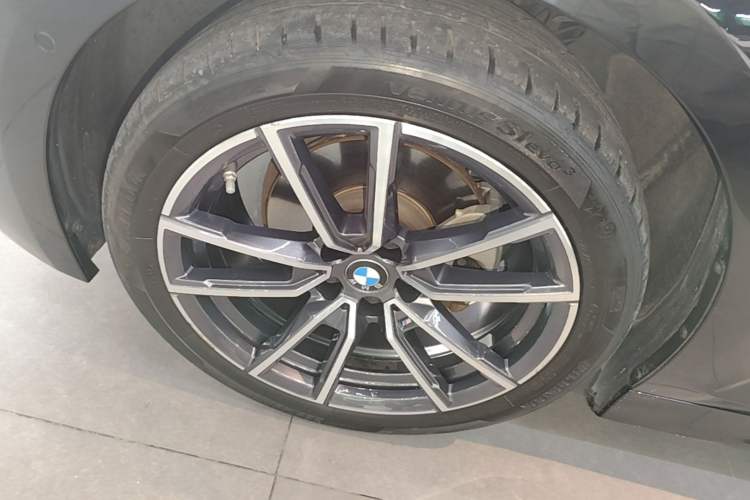 Used BMW 3 Series 2024 325Li M Sport Package Left Front Wheel Hub