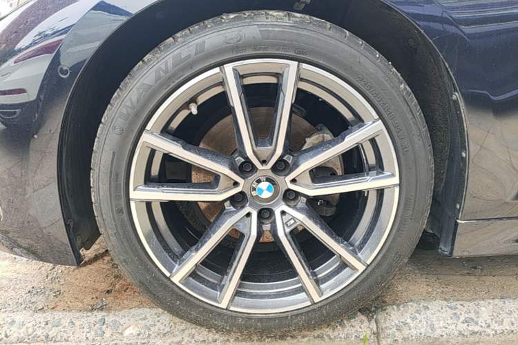 Used BMW 3 Series 2024 325Li M Sport Package Left Front Wheel Hub