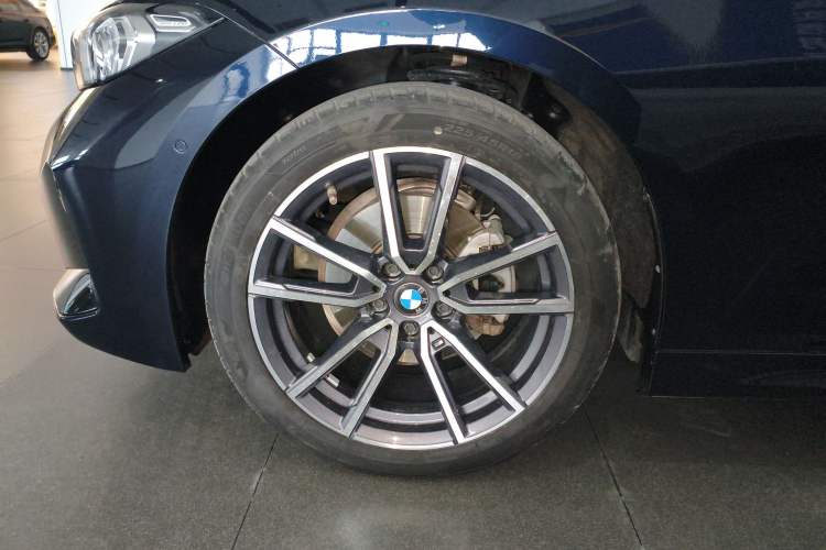 Used BMW 3 Series 2024 325Li M Sport Package Left Front Wheel Hub