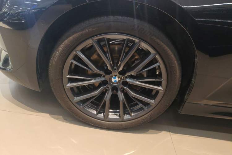 Used BMW 3 Series 2024 325i M Sport Night Edition Package Left Front Wheel Hub