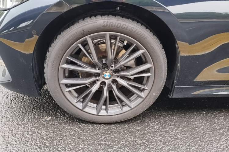 Used BMW 3 Series 2024 325i M Sport Night Edition Package Left Front Wheel Hub