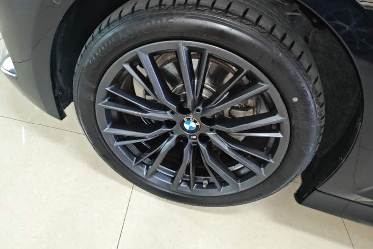 Used BMW 3 Series 2024 325Li M Sport Night Edition Package Left Front Wheel Hub