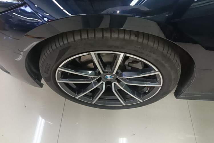 Used BMW 3 Series 2024 325Li M Sport Package Left Front Wheel Hub