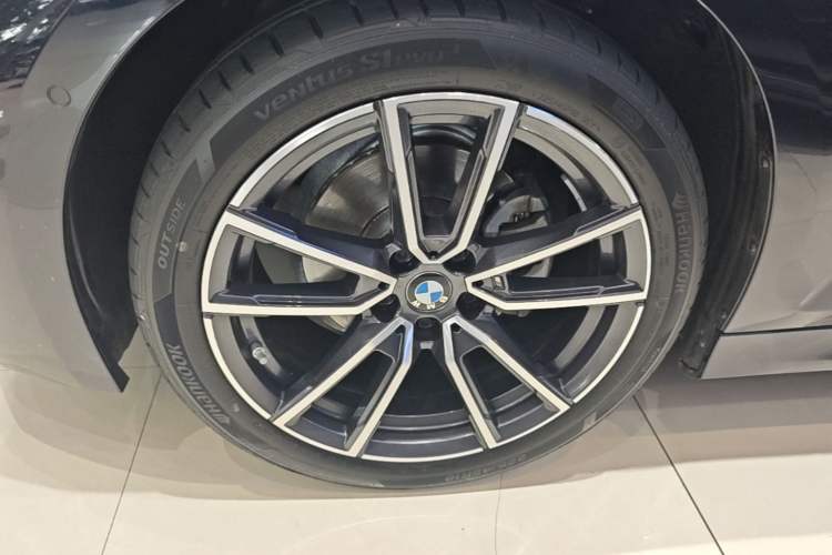 Used BMW 3 Series 2024 325Li M Sport Package Left Front Wheel Hub