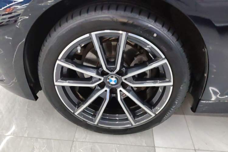 Used BMW 3 Series 2024 325Li M Sport Package Left Front Wheel Hub