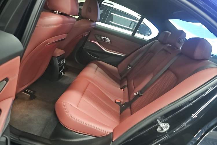 Used BMW 3 Series 2024 325i M Sport Night Edition Package Left Rear Seat