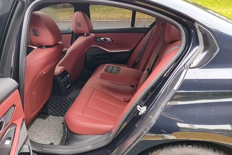 Used BMW 3 Series 2024 325i M Sport Night Edition Package Left Rear Seat
