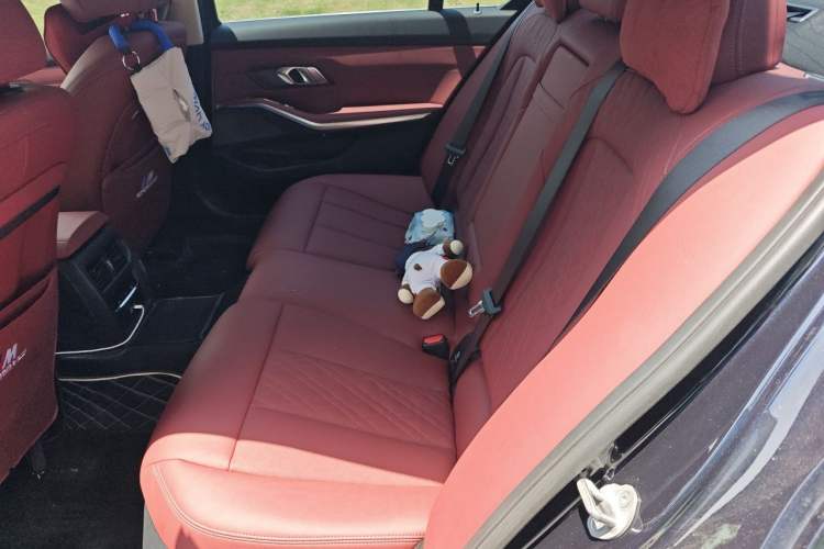 Used BMW 3 Series 2024 325i M Sport Night Edition Package Left Rear Seat