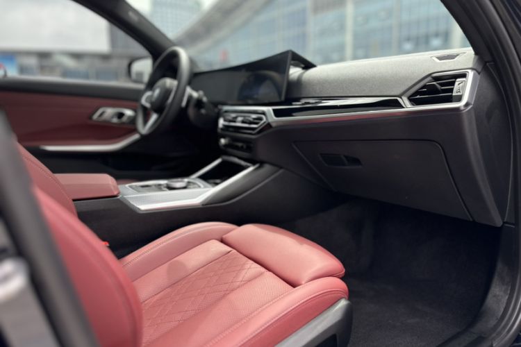 Used BMW 3 Series 2024 325i M Sport Night Edition Package Right Front Seat