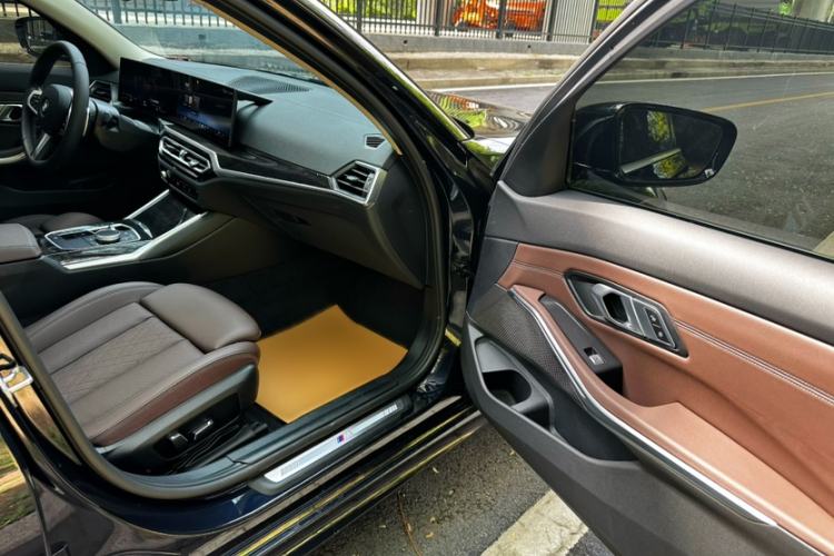 Used BMW 3 Series 2024 325Li M Sport Package Right Front Seat
