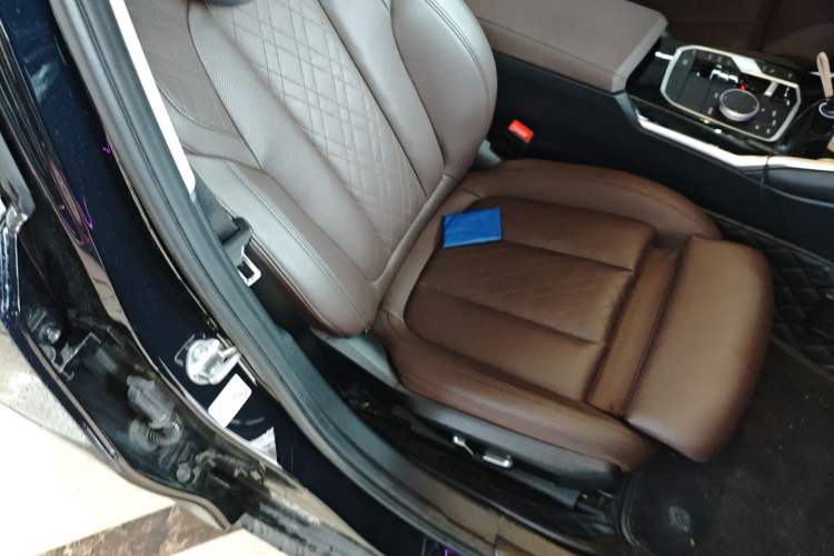 Used BMW 3 Series 2024 320Li M Sport Package Right Front Seat