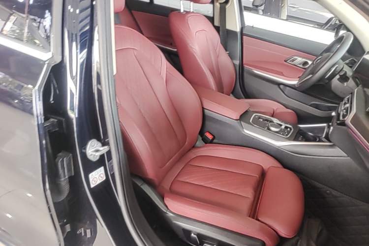 Used BMW 3 Series 2024 325i M Sport Package Right Front Seat