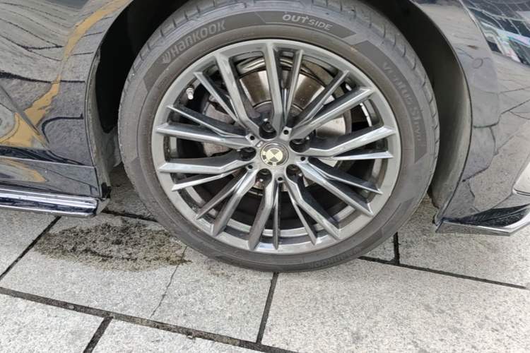 Used BMW 3 Series 2024 325Li M Sport Night Edition Package Right Front Wheel Hub