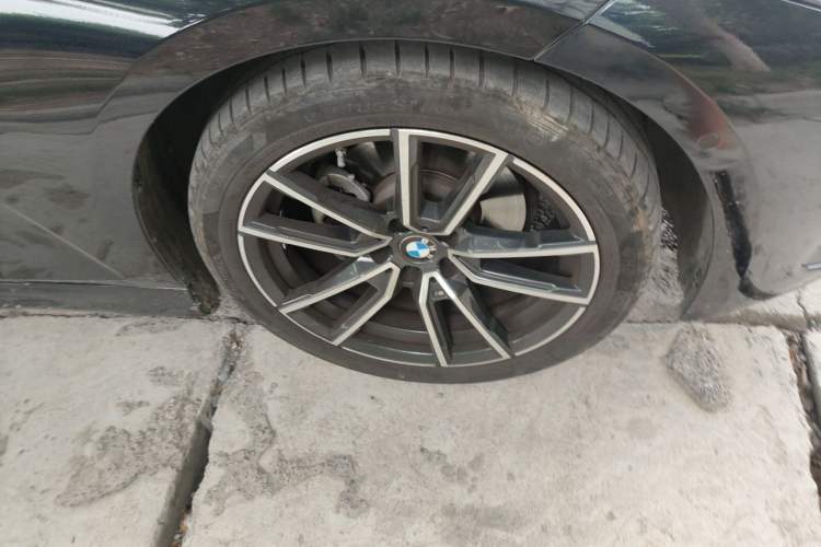 Used BMW 3 Series 2024 325Li M Sport Package Right Front Wheel Hub