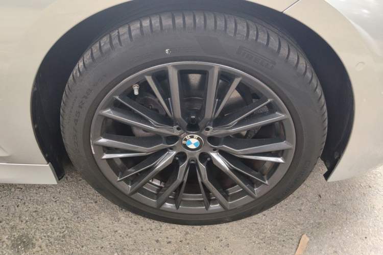 Used BMW 3 Series 2024 325i M Sport Night Edition Package Right Front Wheel Hub