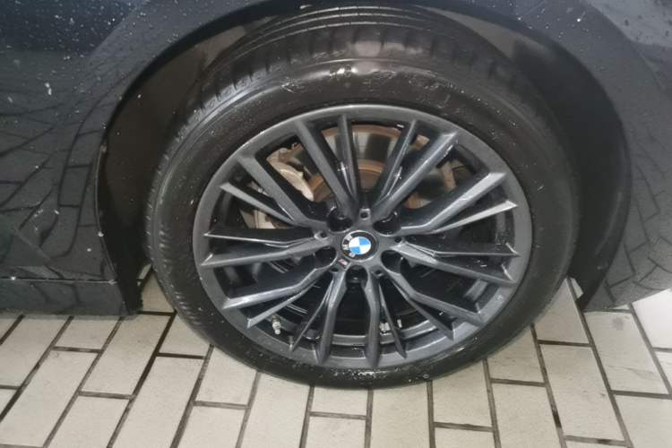 Used BMW 3 Series 2024 325Li M Sport Night Edition Package Right Front Wheel Hub