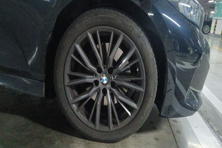 Used BMW 3 Series 2024 330Li M Sport Night Edition Package Right Front Wheel Hub
