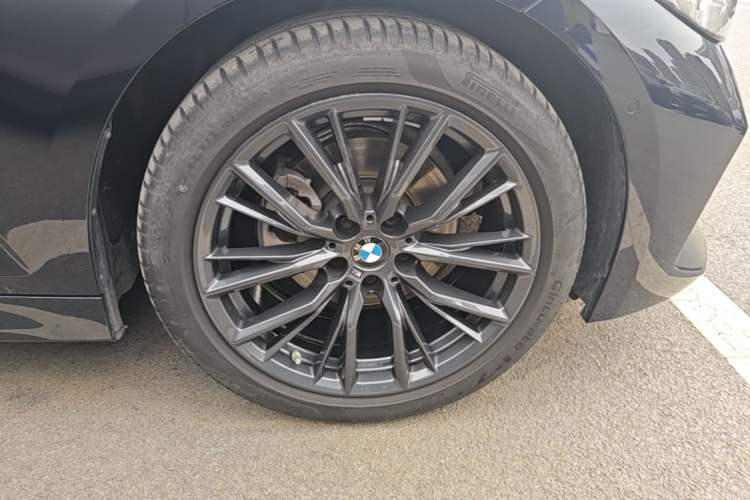 Used BMW 3 Series 2024 325i M Sport Night Edition Package Right Front Wheel Hub