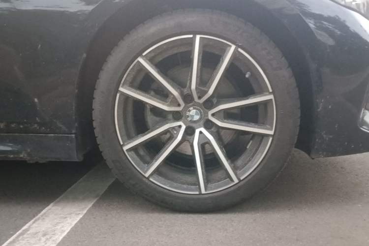 Used BMW 3 Series 2024 320Li M Sport Package Right Front Wheel Hub