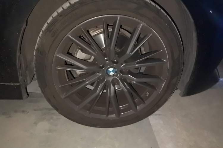 Used BMW 3 Series 2024 325i M Sport Night Edition Package Right Front Wheel Hub