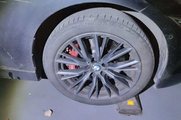 Used BMW 3 Series 2024 325Li M Sport Night Edition Package Right Front Wheel Hub