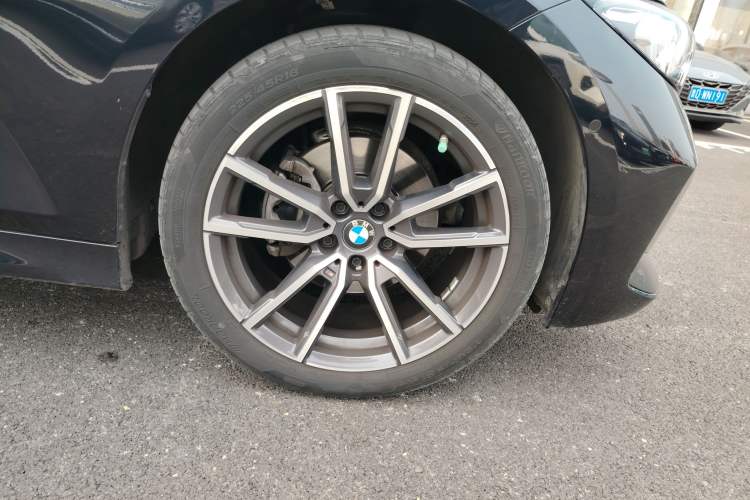 Used BMW 3 Series 2024 325Li M Sport Package Right Front Wheel Hub