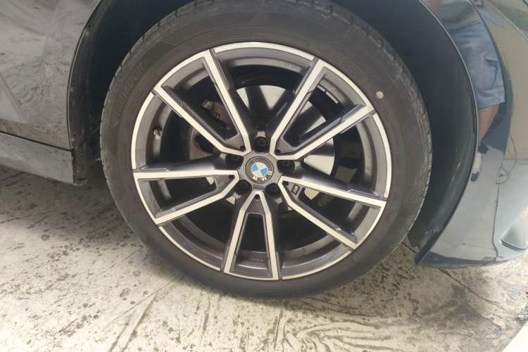 Used BMW 3 Series 2024 320Li M Sport Package Right Front Wheel Hub