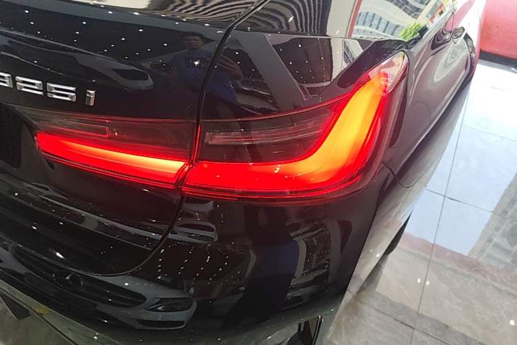 Used BMW 3 Series 2024 325i M Sport Package Right Rear Taillight