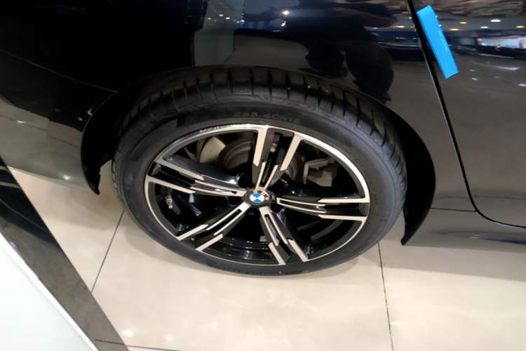 Used BMW 3 Series 2024 325i M Sport Package Right Rear Wheel Hub