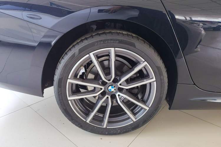 Used BMW 3 Series 2024 320Li M Sport Package Right Rear Wheel Hub