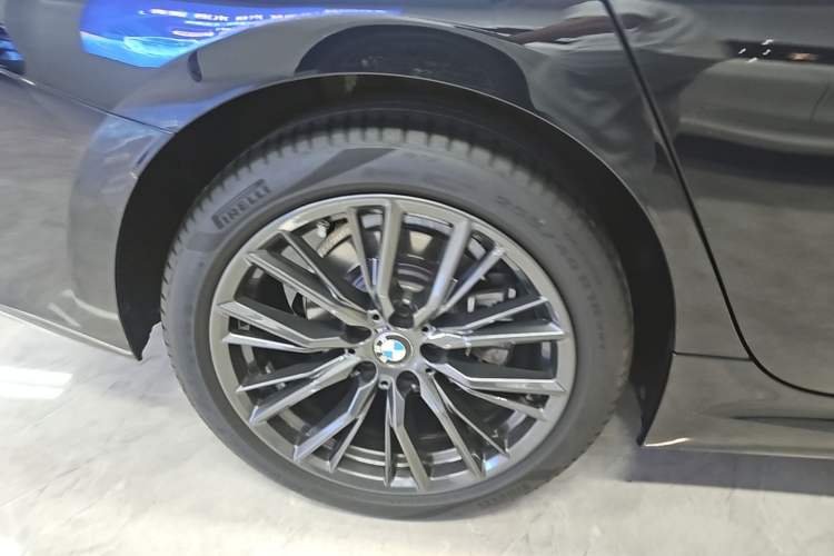 Used BMW 3 Series 2024 325i M Sport Night Edition Package Right Rear Wheel Hub