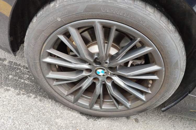 Used BMW 3 Series 2024 330i M Sport Night Edition Package Right Rear Wheel Hub