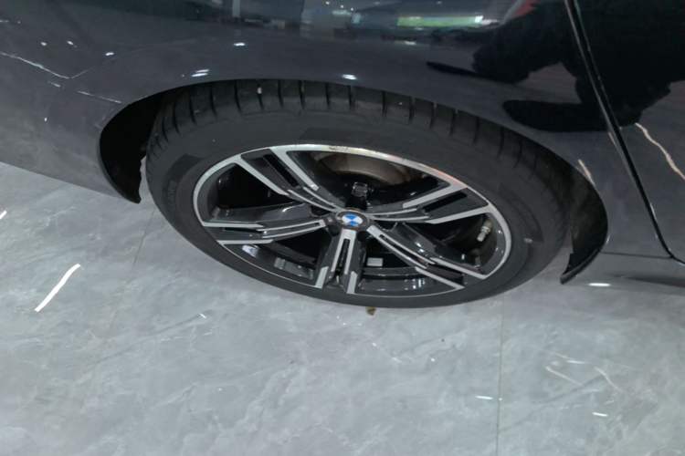 Used BMW 3 Series 2024 325i M Sport Package Right Rear Wheel Hub
