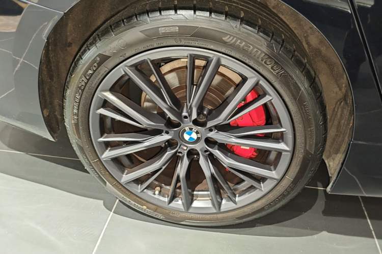 Used BMW 3 Series 2024 325Li M Sport Night Edition Package Right Rear Wheel Hub