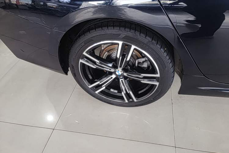 Used BMW 3 Series 2024 325i M Sport Package Right Rear Wheel Hub